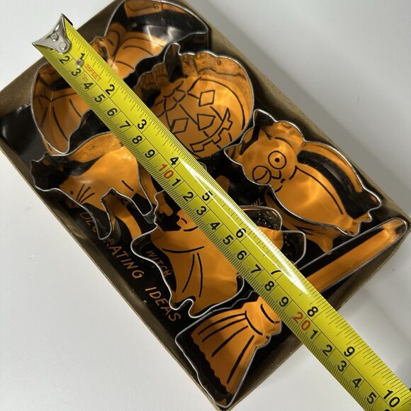 Vtg Halloween Trick Or Treat 6 Metal Cooky Cutters In Box Bat Witch Owl Cat 50s - Picture 11 of 16